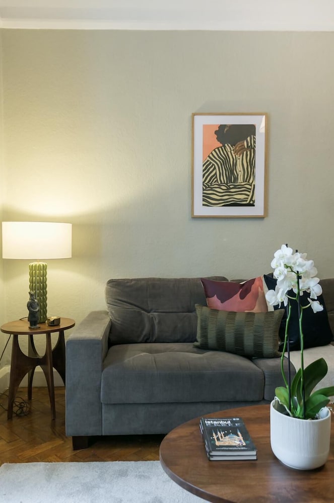 Chic 1 Bedroom Apartment in Bloomsbury view 5