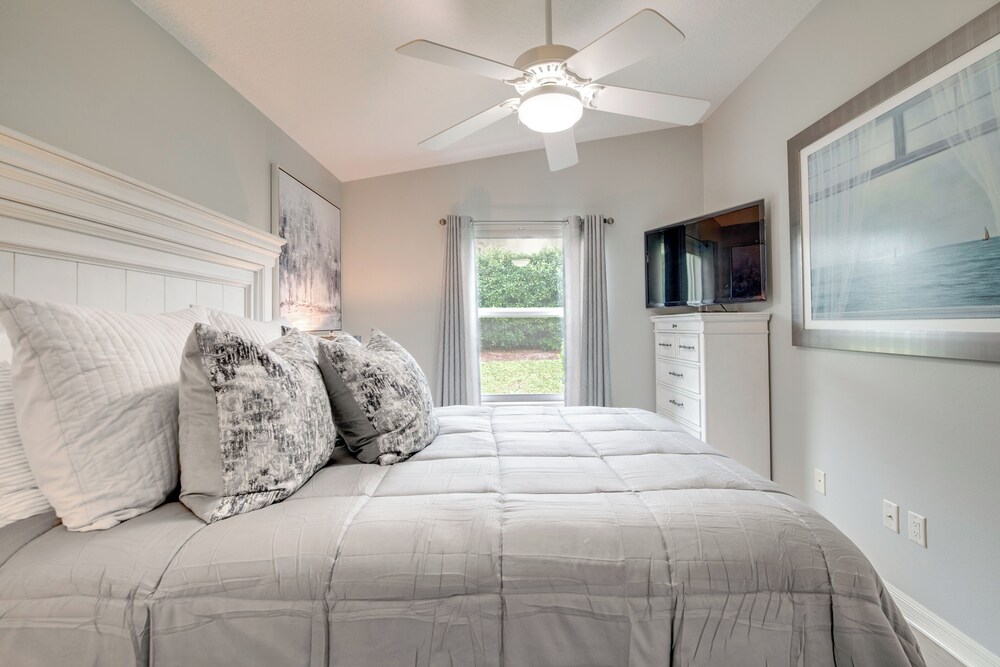 1 Mi to Golf: Home w/ Chic Patio in The Villages