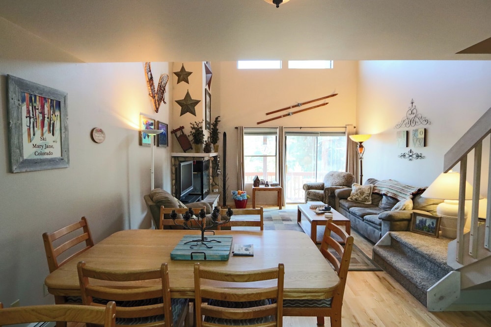 Quiet Cozy Fraser Getaway for 7!