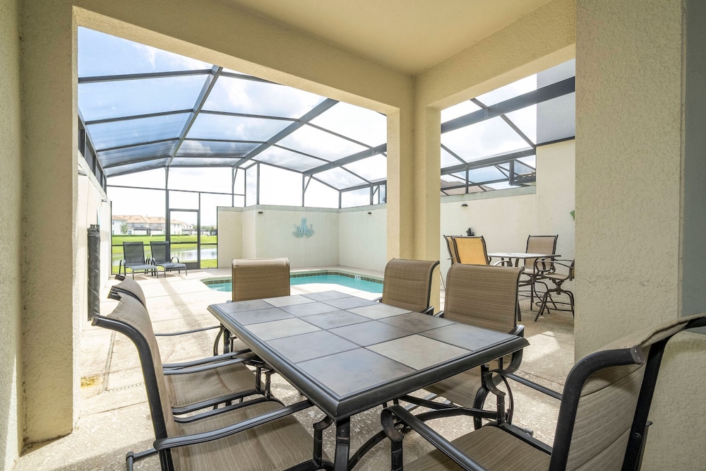 Storey Lake 4 BR With Private Pool