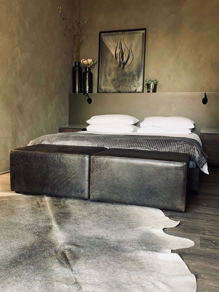 Hillhouse 302 - Near Two Oceans Aquarium