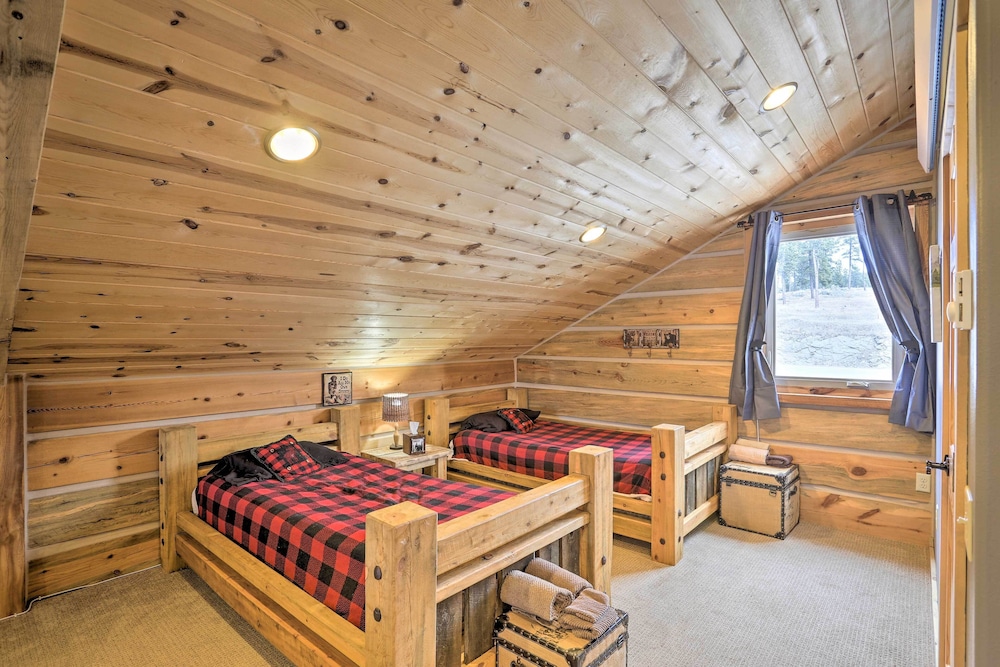 Cozy & Private Custer Cabin w/ Hiking On-site view 3