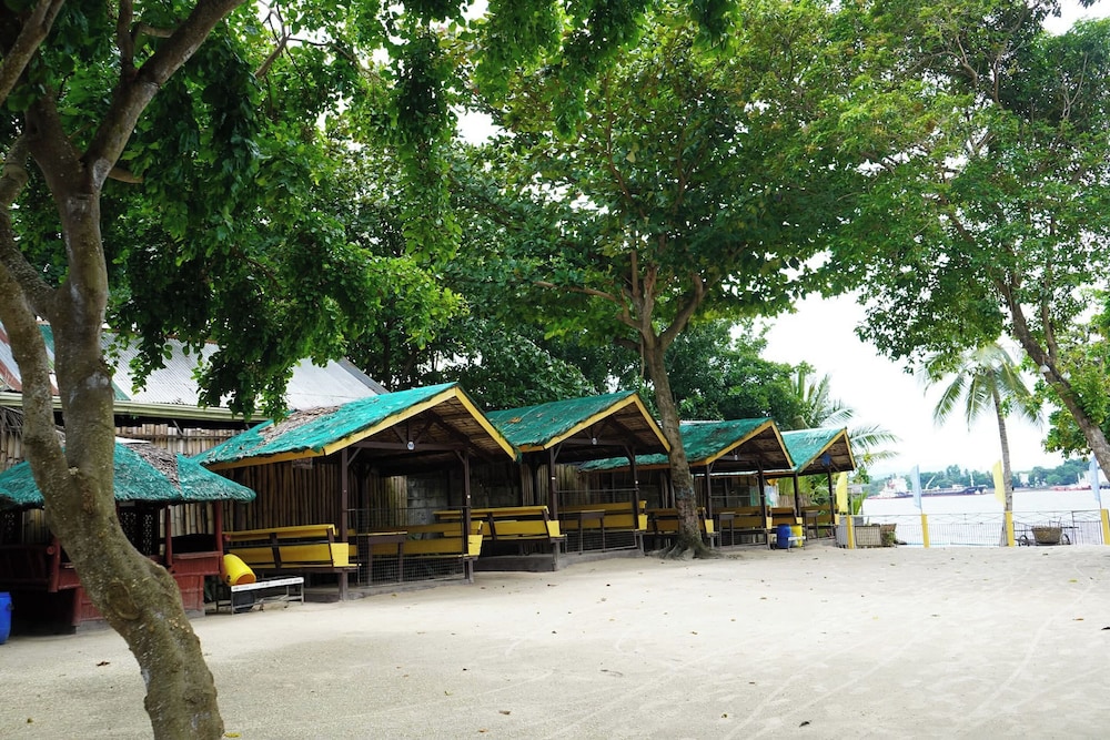 AltaVista Beach Resort Samal powered by Cocotel