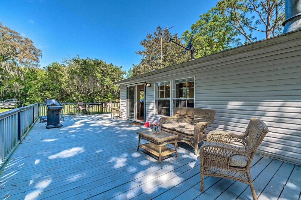 Family-friendly Home w/ Deck by Rainbow Springs! view 4