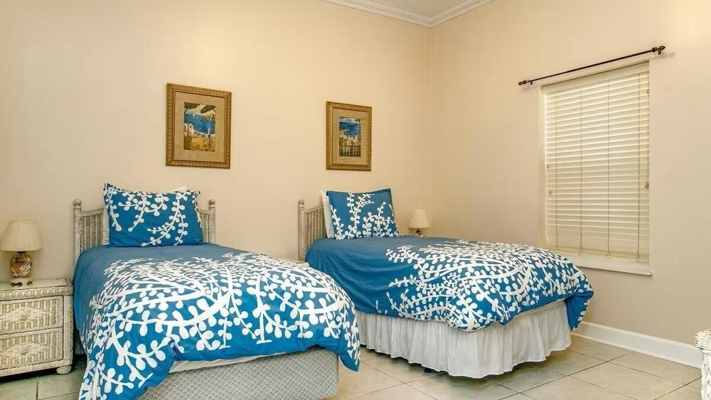 Pavilion Palms 205b