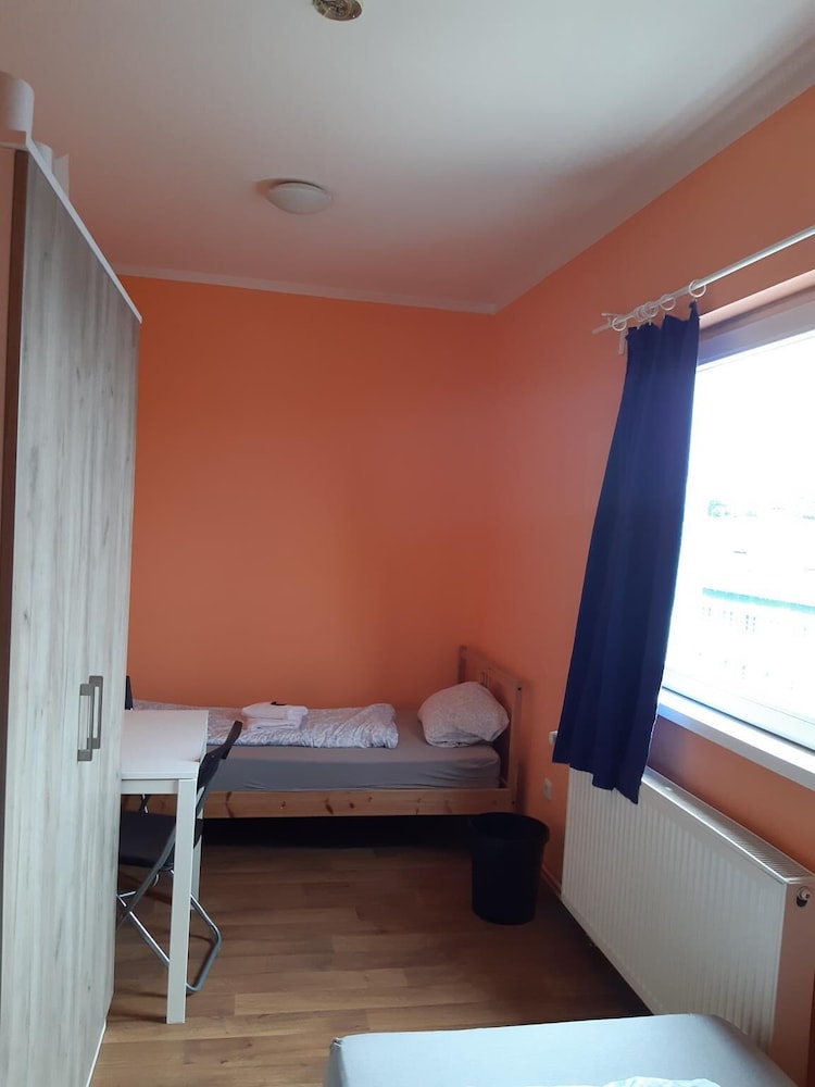2-Rent Group Hostel Rooms&Apartments TUB19A