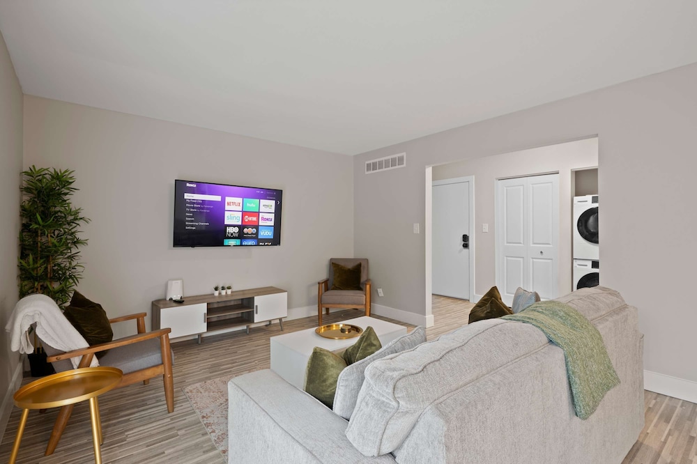 Inviting 2BR 2BA Unit in Rochester Hills