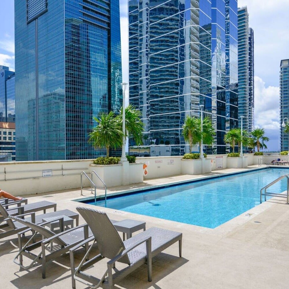Modern 1-br Condo in Upscale Brickell Locale
