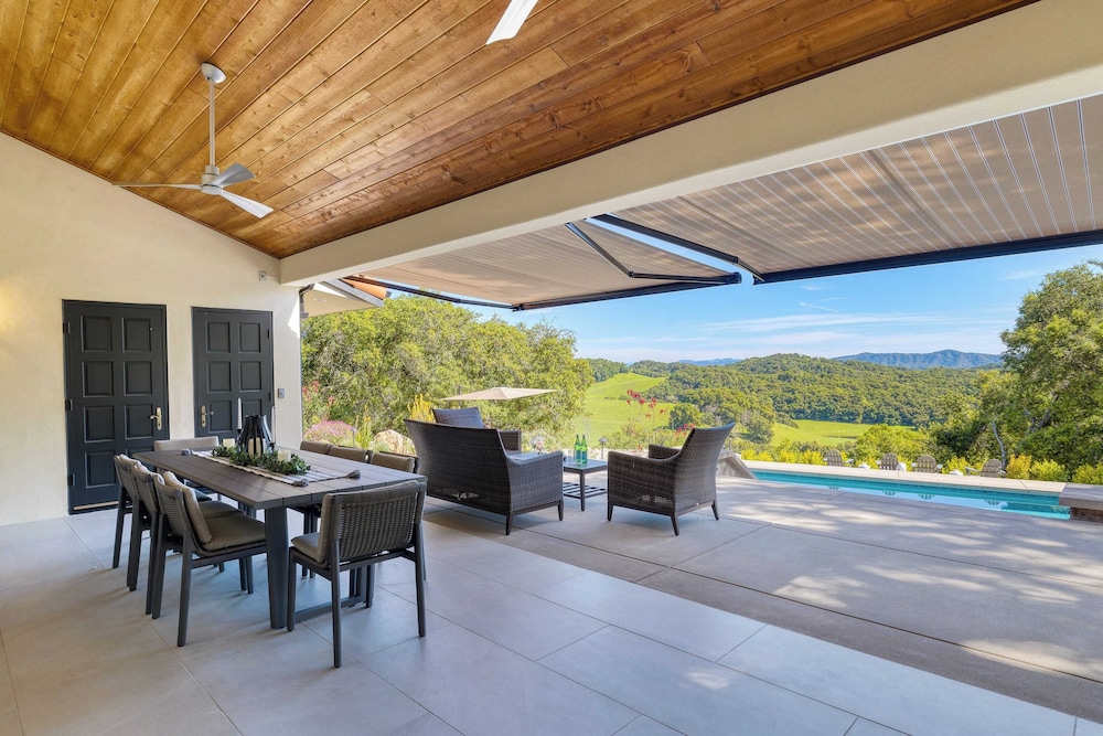 Rancho Robles by Avantstay Vineyard Villa w/ Views, Pool & Privacy