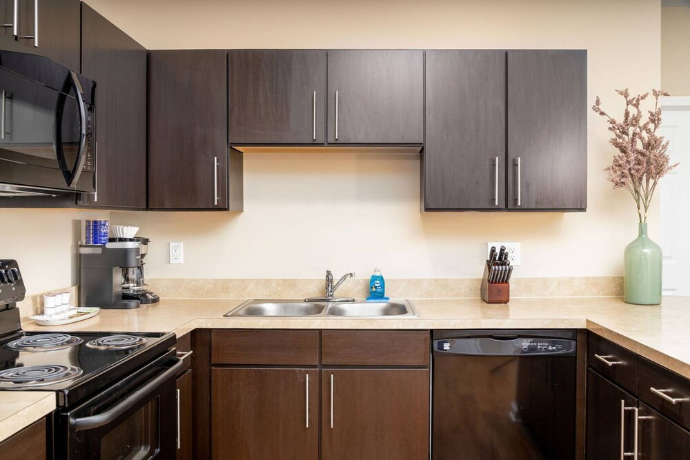 Long Stay 2BR Pet-friendly New Albany Area