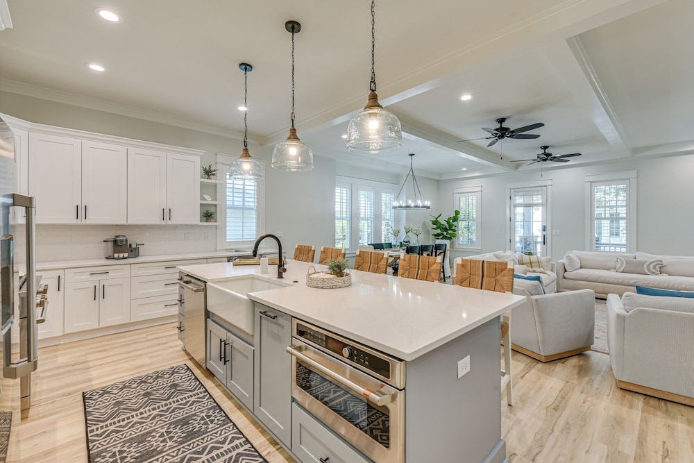 Walk to Gulf: Modern Retreat in Santa Rosa Beach!
