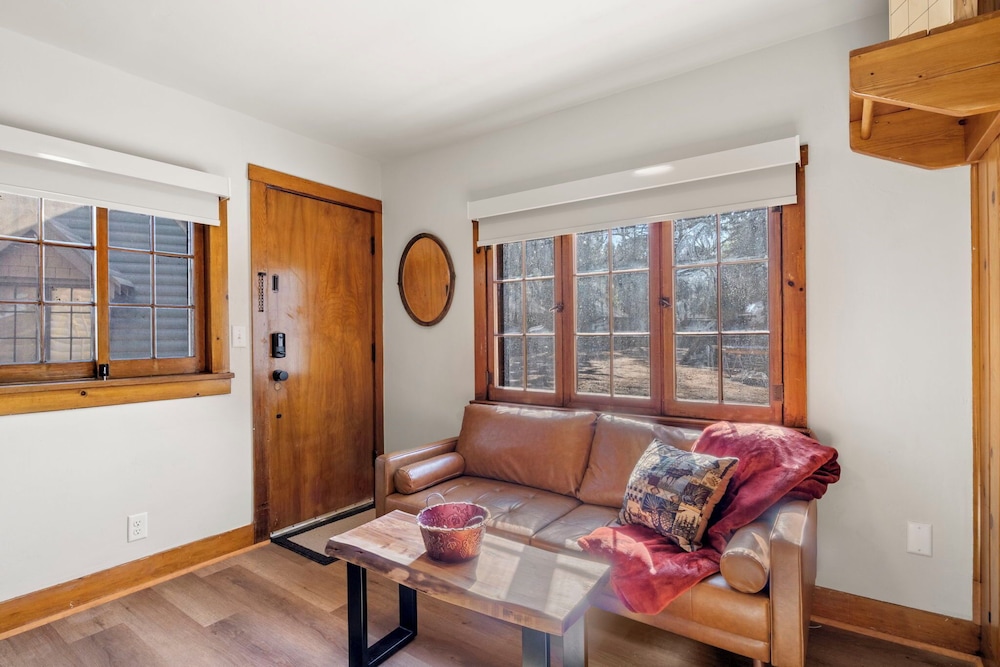 Timber Lodge Cabin 16