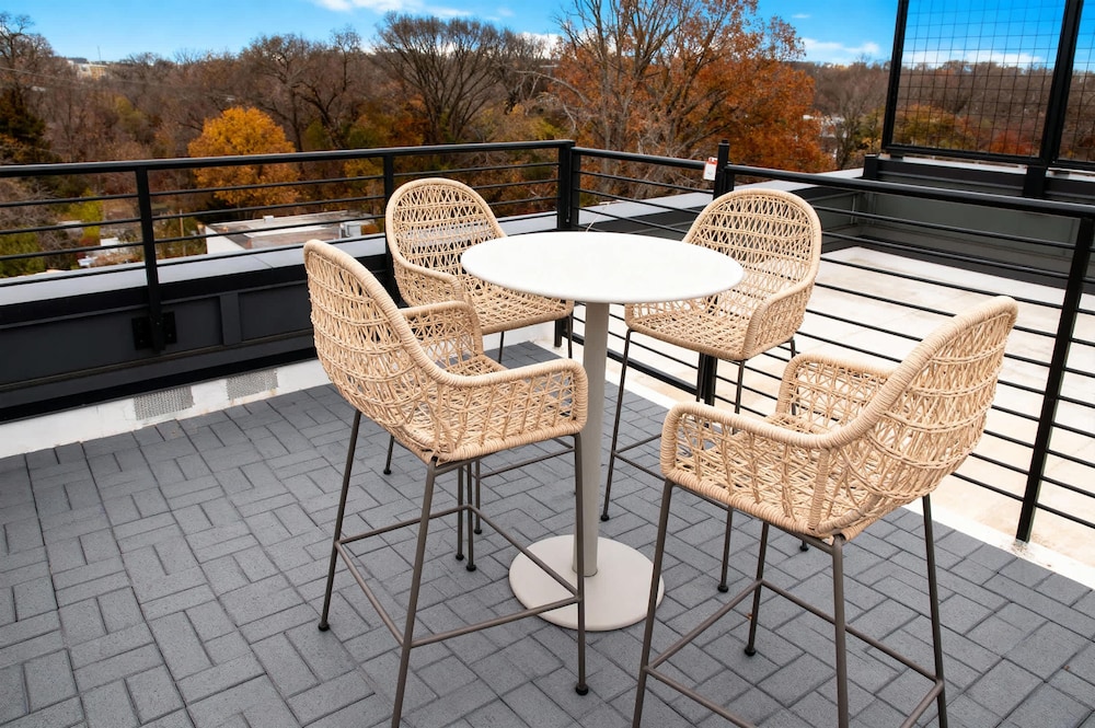 Nashville Escape With Skyline Deck and Hot Tub