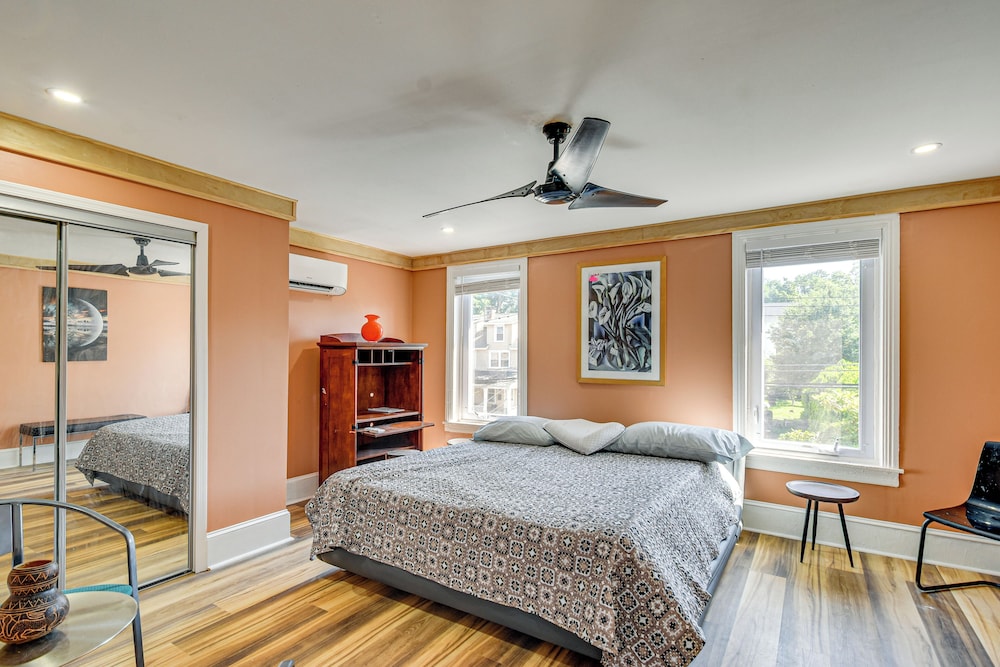 Walkable Neighborhood: Updated Morton Home!