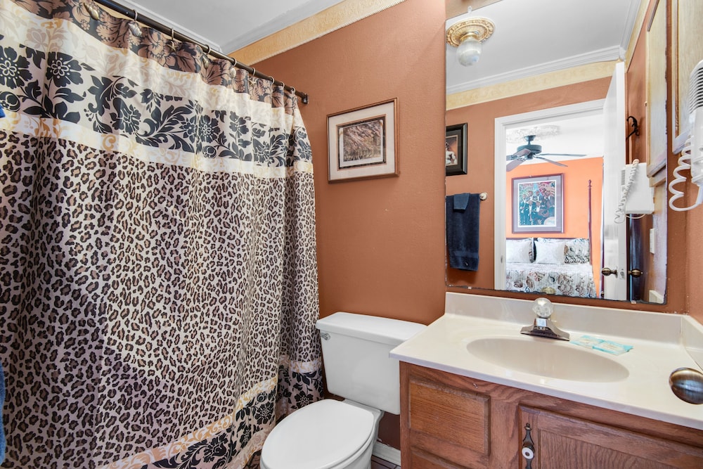 Pelican Point 2 Bedroom Townhouse by RedAwning