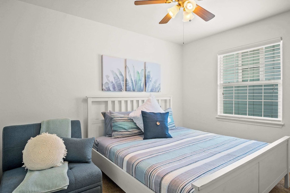 Fin and Feather - Cozy for 8