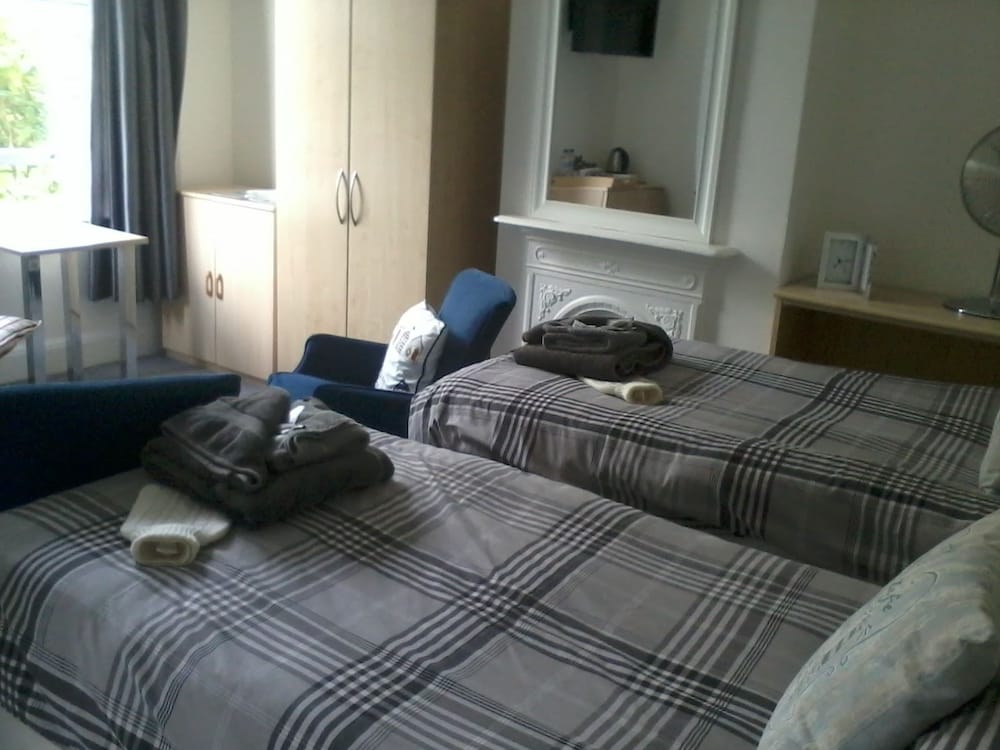 Barnes's Rest Bed & Breakfast & Caravan