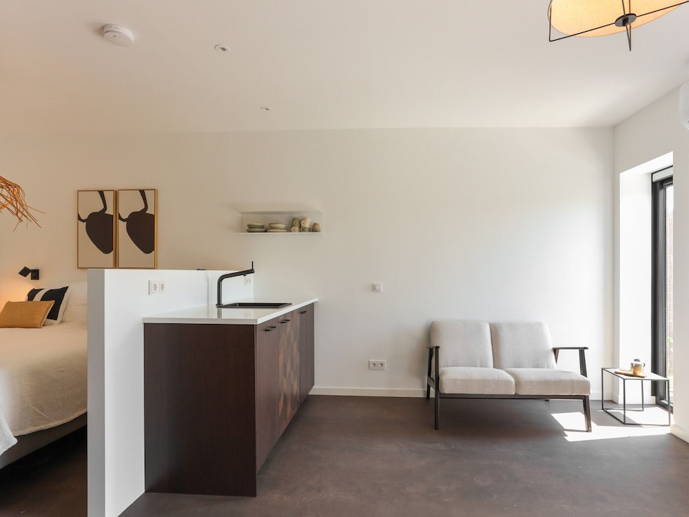 Modern Suite Near Beach