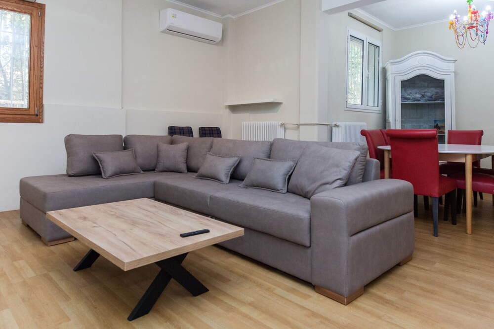 Kifisia Vacations - Family Friendly Comfort 3 Bd in Kifisia - Property Image 2