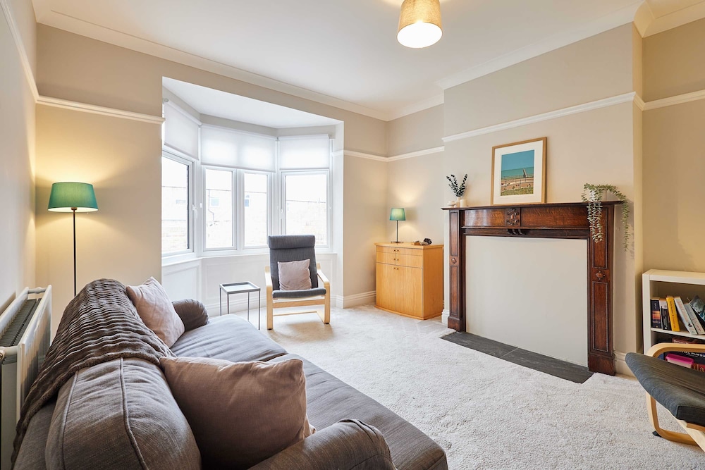 Host Stay Bristol Avenue