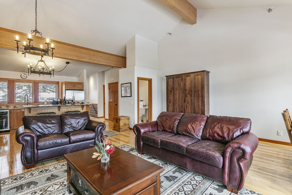 11 - Two Bedroom with Spa Enclave 2 Condo