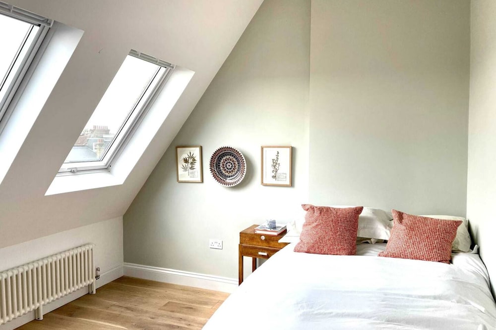 Unique 2 Bedroom Penthouse Apartment in Kensal Rise