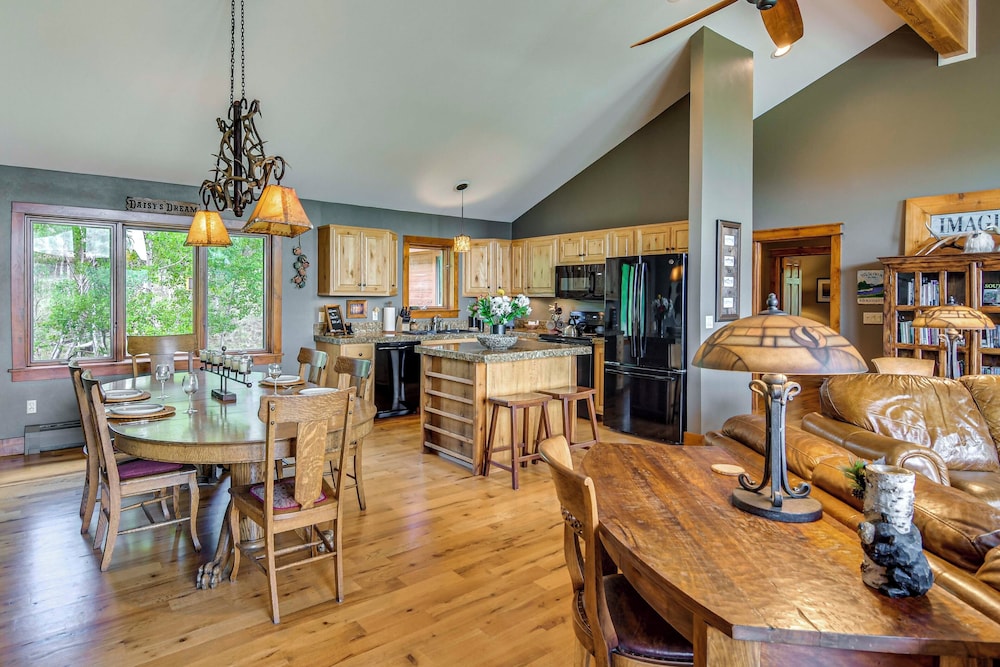 Private 5 Acres w/ Mtn Views: Park County Cabin!