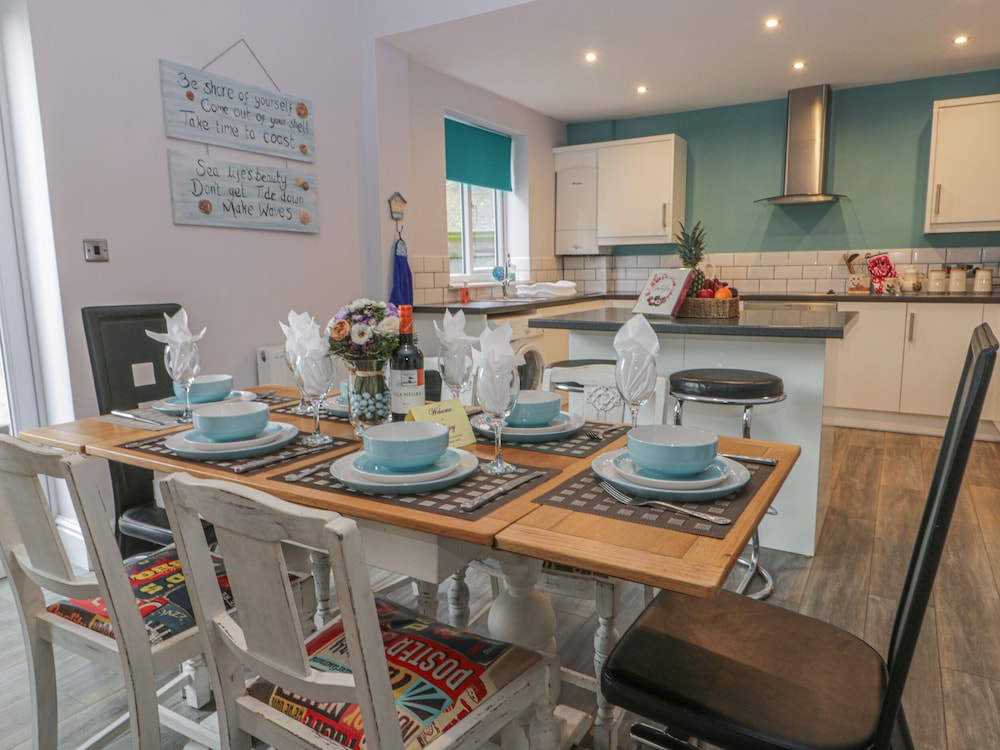 Cosy Coast Cottage