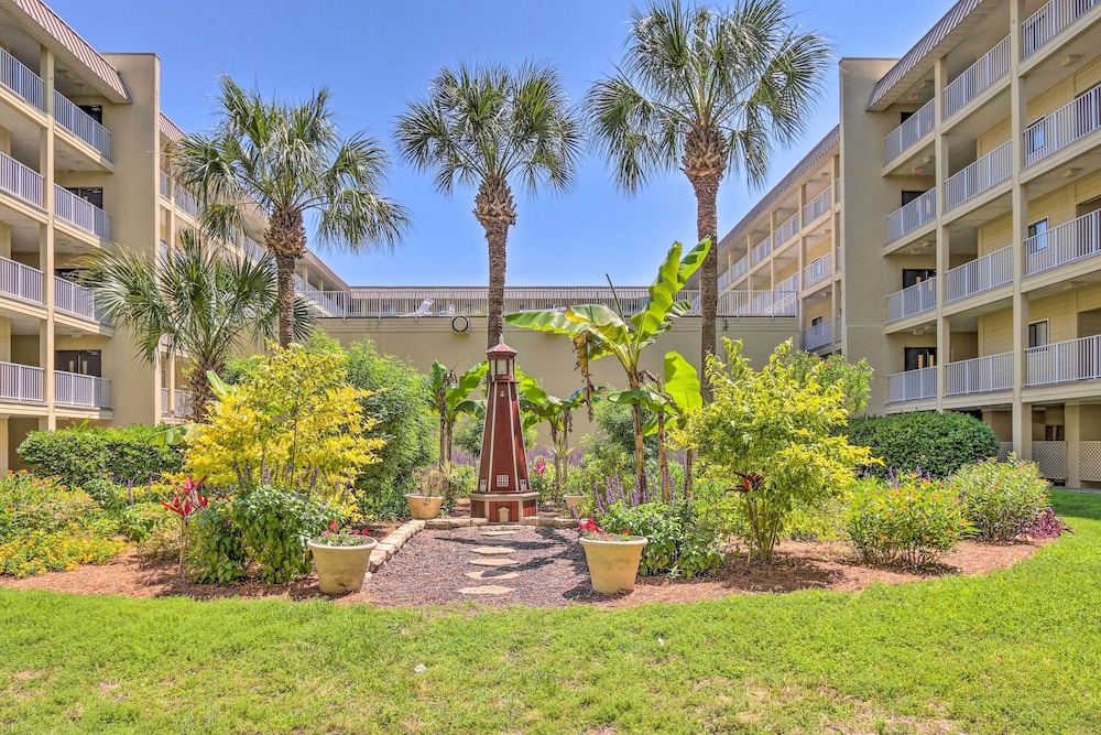Hilton Head Resort Condo w/ 4 Pools: Walk to Beach