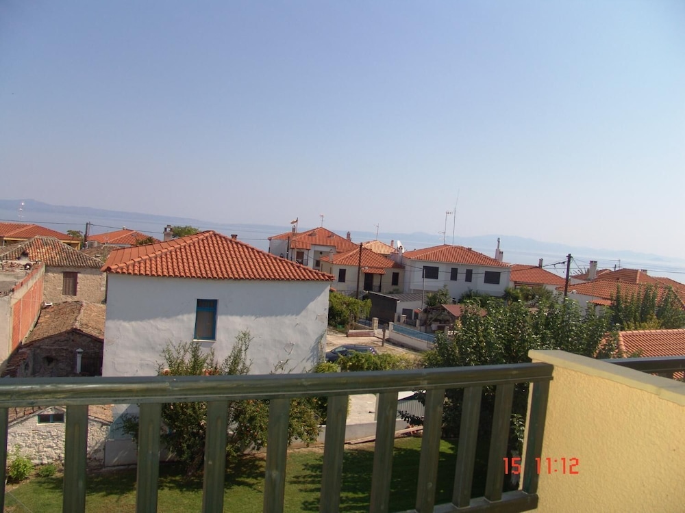 Nikos Apartments