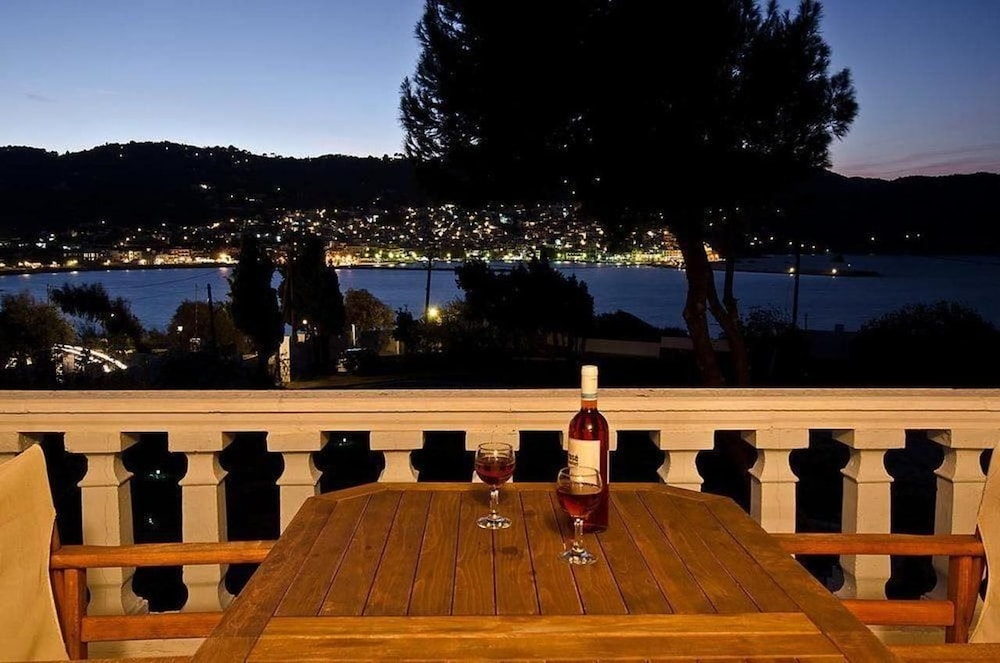 Karavos Sea View Apartments