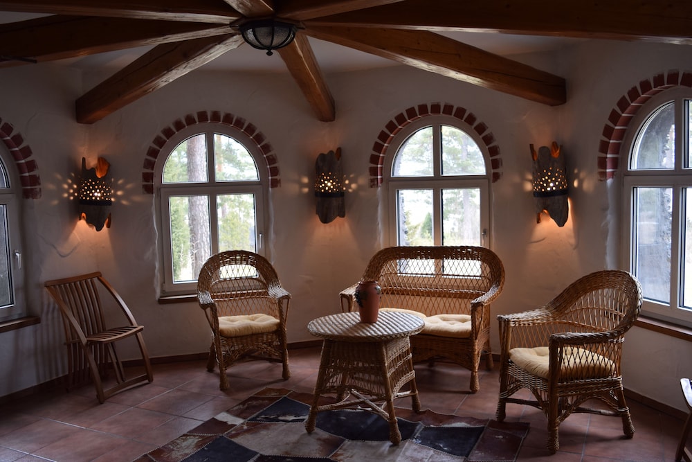 Albert's Manor