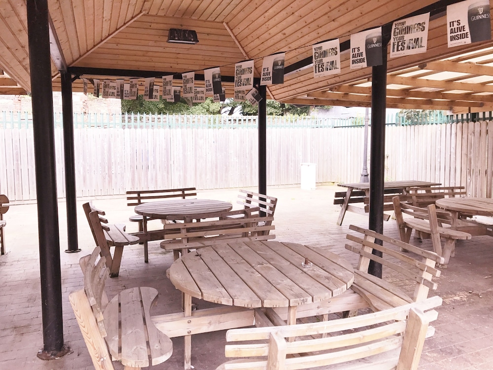 McCauls Bar & Guesthouse