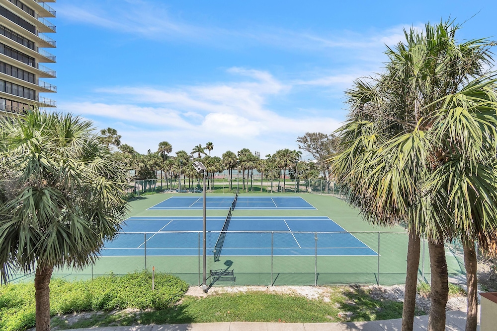 Land's End 11-306 Beach Front - Premier