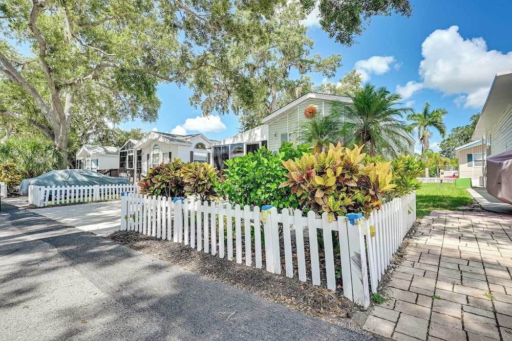 Resort Pool & Hot Tub: Home 8 Mi to Dtwn Sarasota