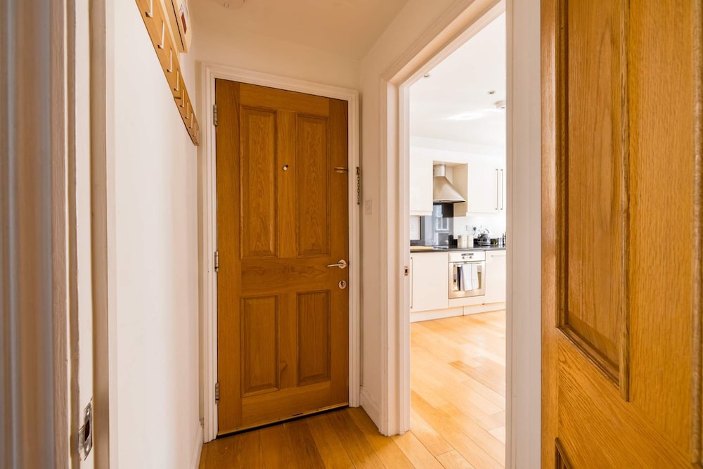 Contemporary Apartment in Central Bloomsbury