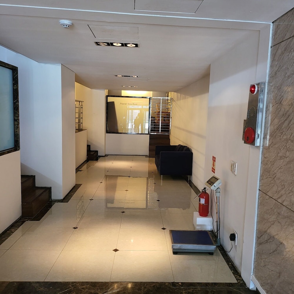 Reception & Lobby