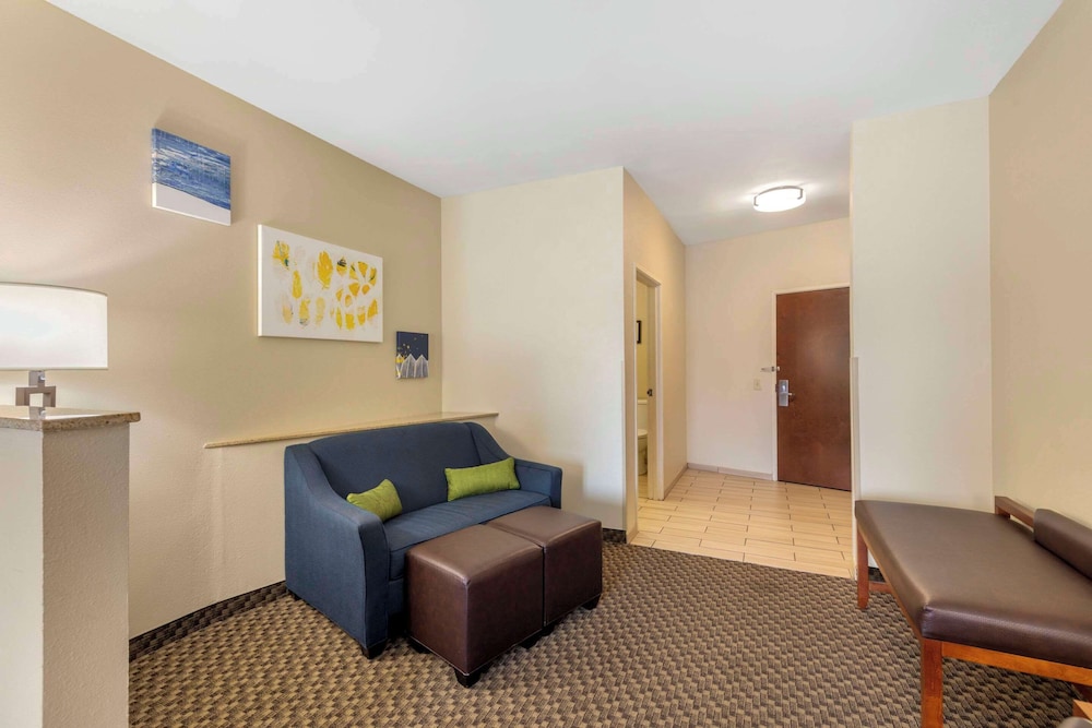 Cullman Vacations - Comfort Suites Cullman I-65 Exit 310 - Property Image 25