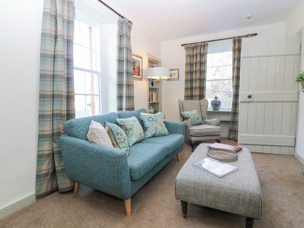 Pear Cottage - Priorwood Garden