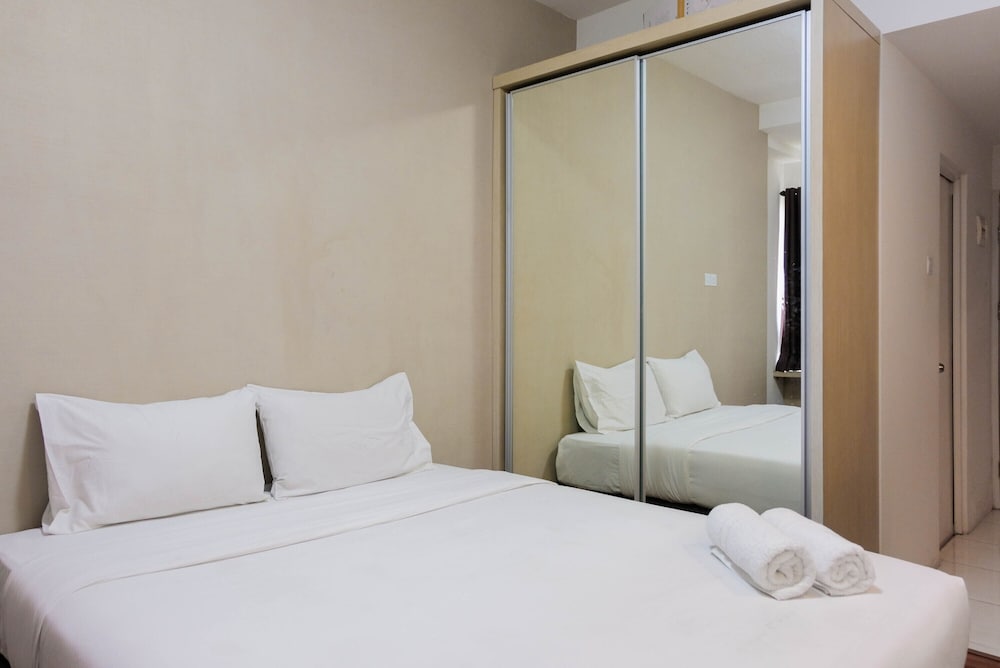 Best Price Studio Apartment at Tamansari Skylounge view 3
