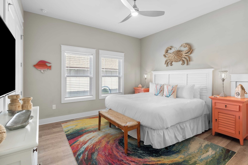 Mins to Beach Access + Pet-friendly + Golf Cart 30A White Sands by Avantstay