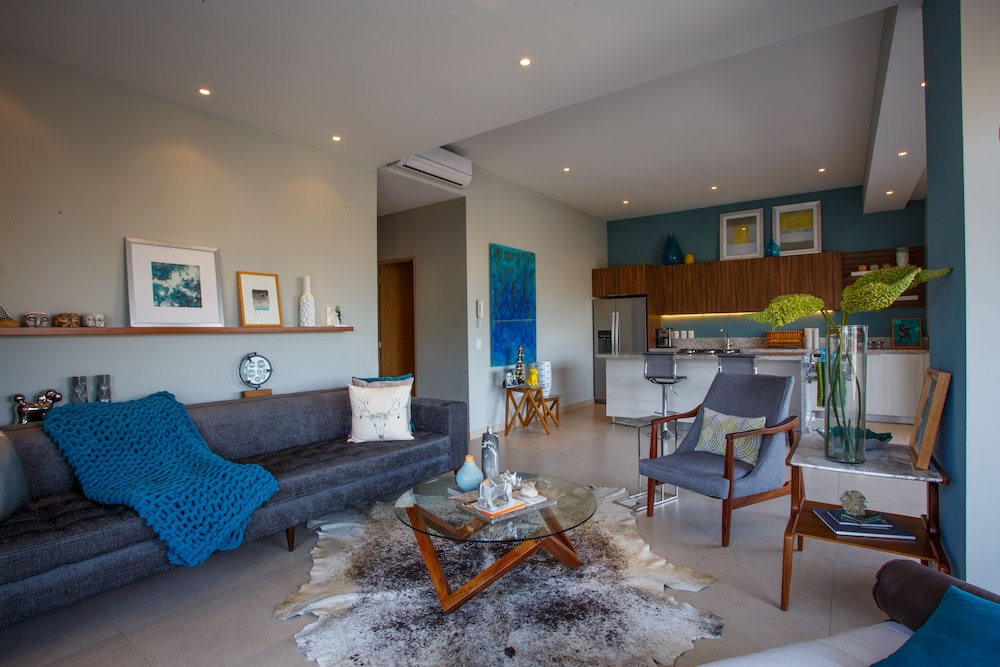 Designer Condo in Zona Romantica