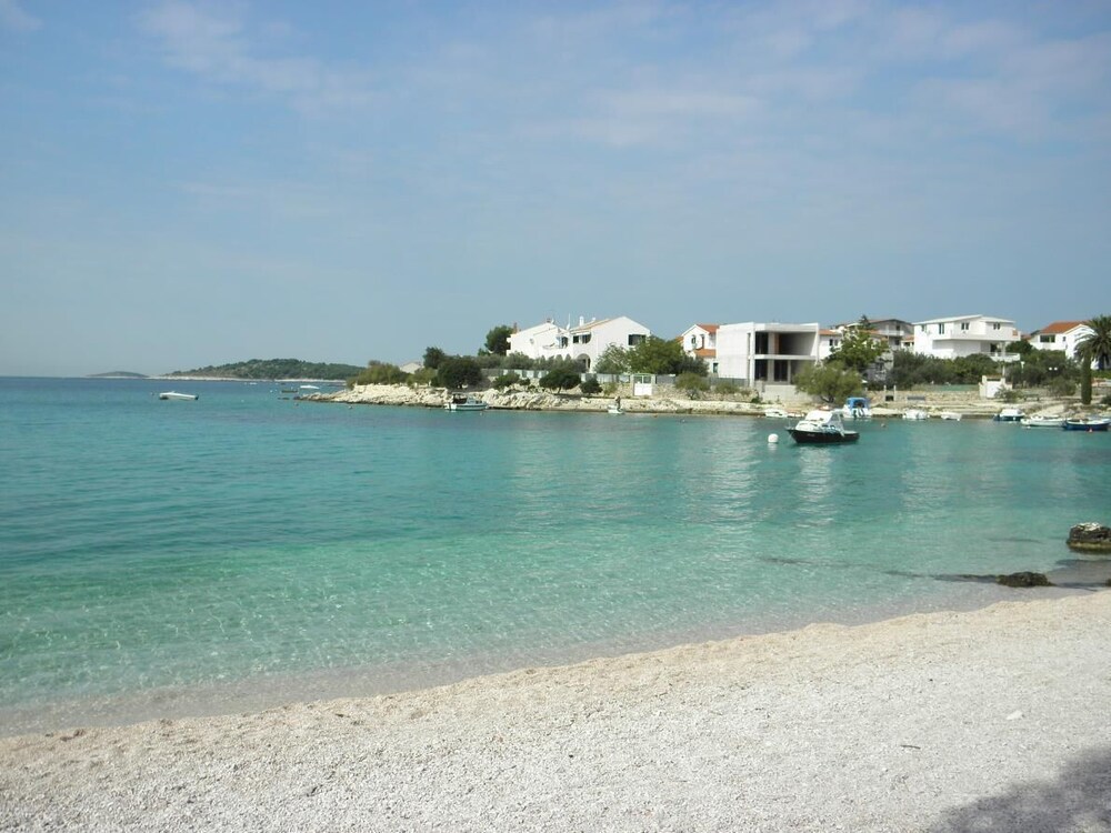 Ziva - by the Beach - A3 view 4
