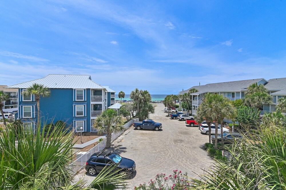 Pavilion Palms 205b
