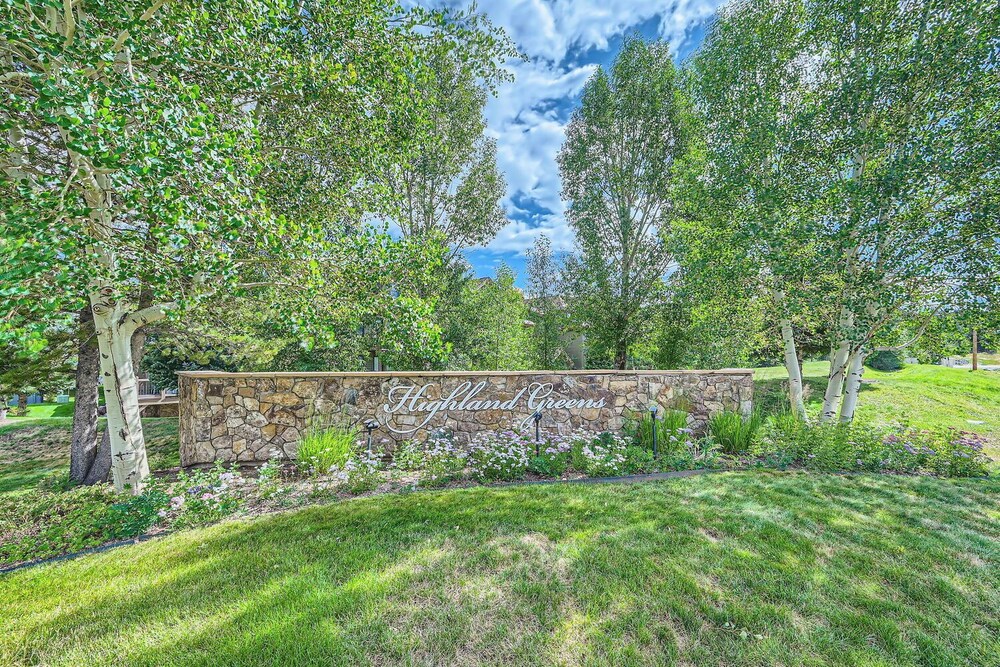 Cozy 1BR Near Trails w/ Shuttle to Slopes and Town view 3