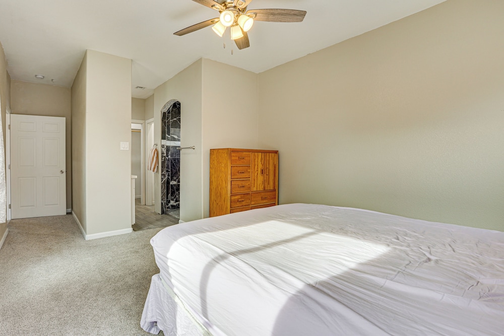 7 Mi to Golf: Mtn-view Retreat in Bullhead City