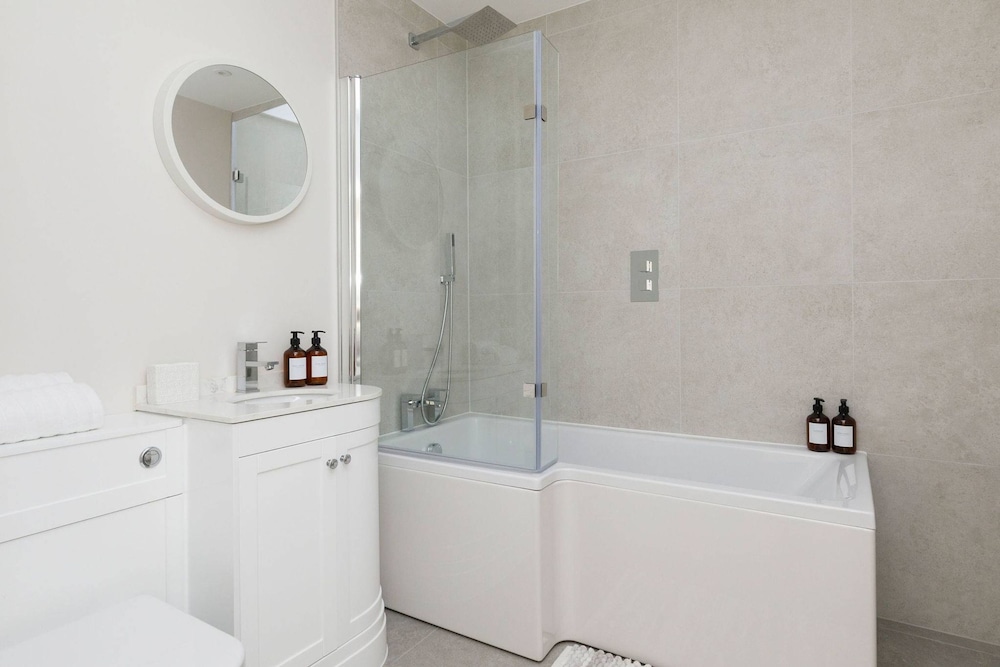 Beautiful 4-bed Close to South Downs Goodwood