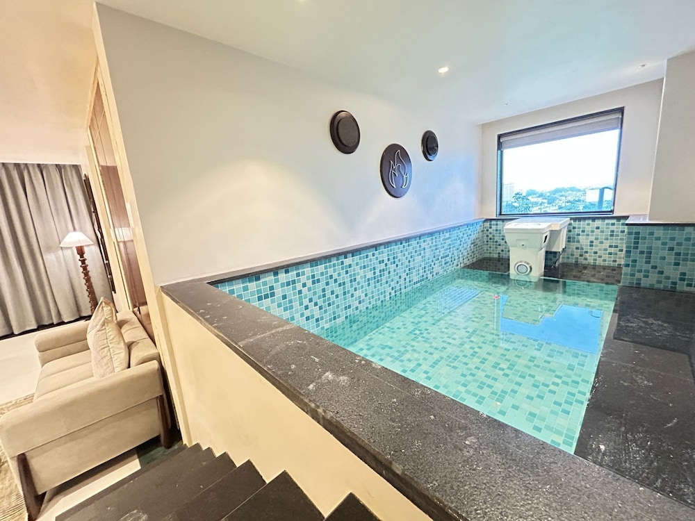Omaya Suites