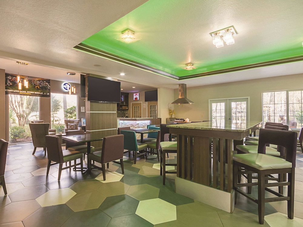 La Quinta Inn Suites by Wyndham Kingwood Houston IAH Airpt - Property Image 22