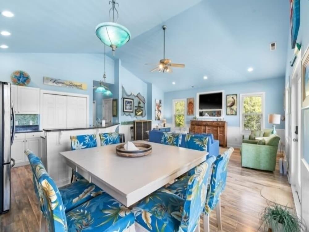 Atlantis Blue - Relaxing Beach Getaway Home Directly Across The Street From Beach Access! 5 Bedroom Home by RedAwning